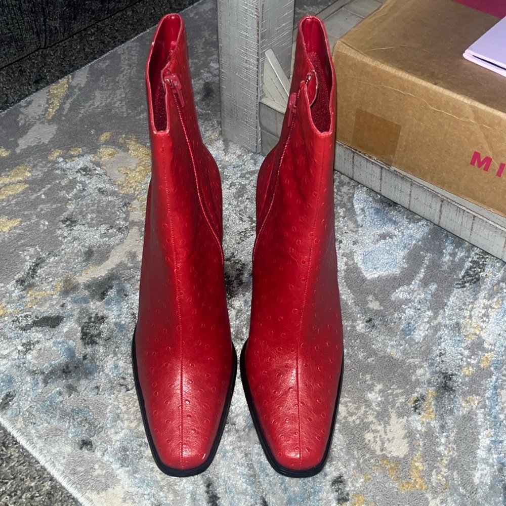 Red booties 👠❤️‍🔥